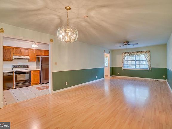 5th image of 108 Galaxie Dr