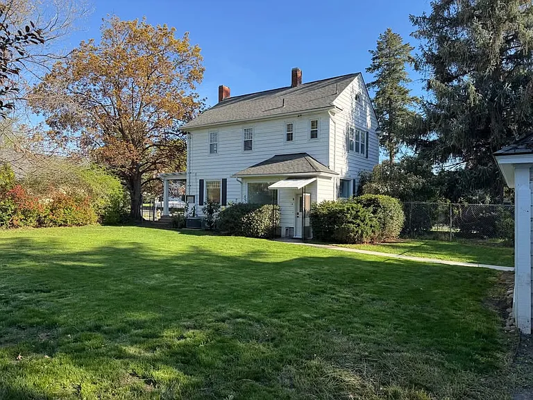945 University St — Photo 19