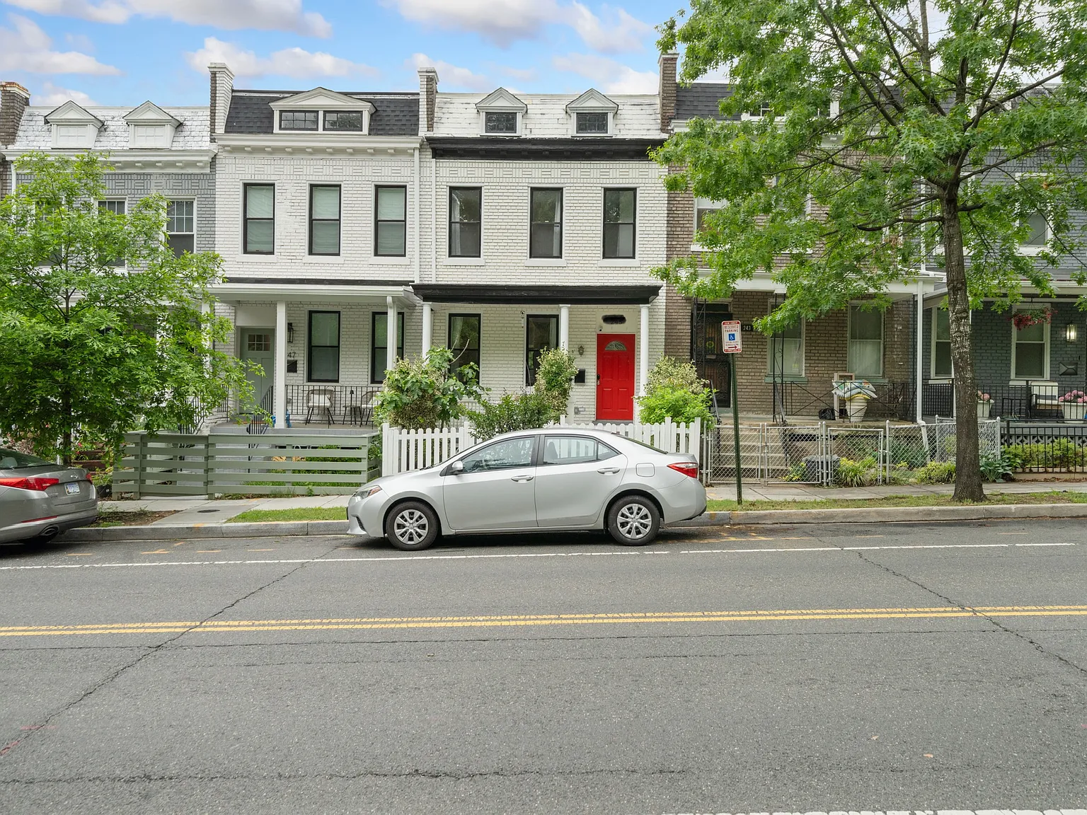 4 bed, 2112 sqft, $4,800 — Photo 4