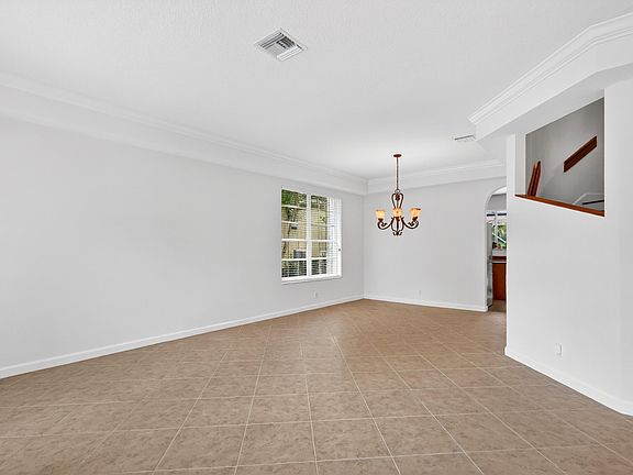 4th image of 194 Lone Pine Drive