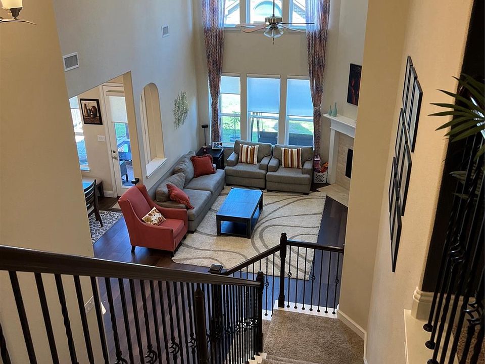 1st image of 2417 Twin Oaks Dr