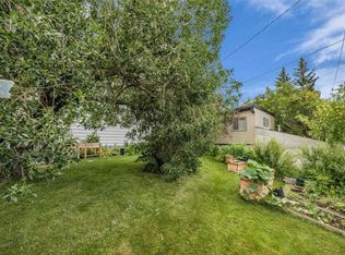 403 N Queen Alexandra Way SE, Calgary, AB T2J 3P3