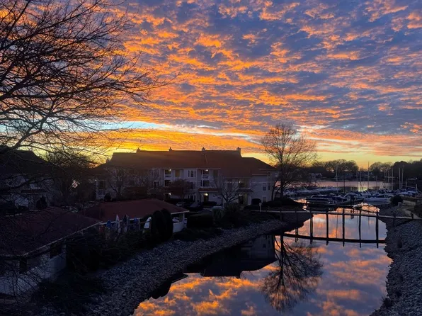 18009 Kings Point Dr APT R, Cornelius, NC 28031