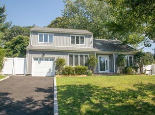 111 Aspen Rd, Kings Park, NY 11754