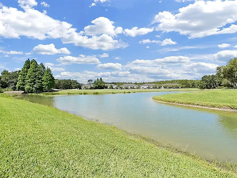 18126 Paradise Point Dr — Photo 29