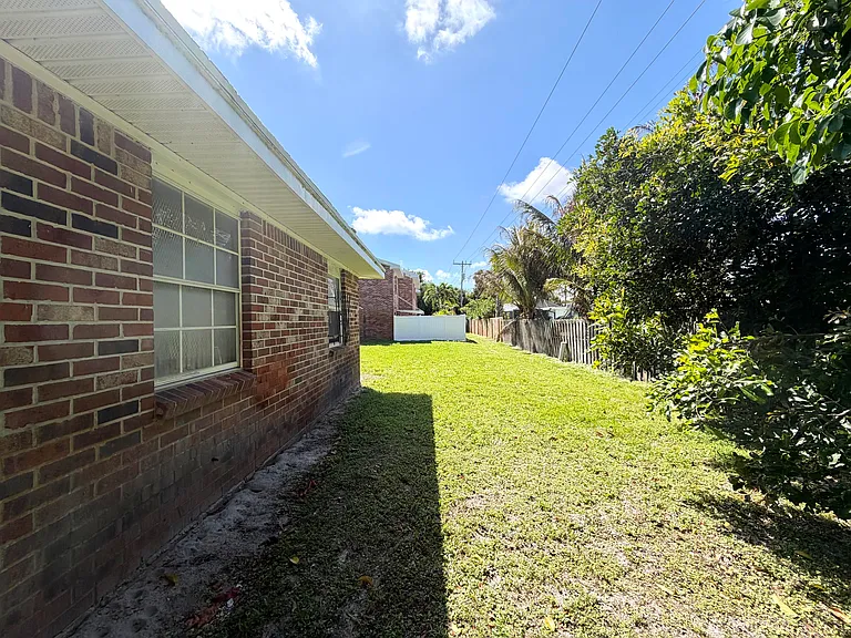 413 N Cypress Dr — Photo 29