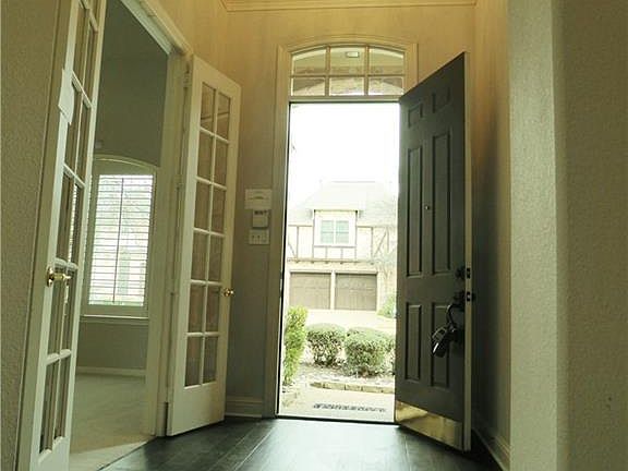 3rd image of 5549 Travis Dr