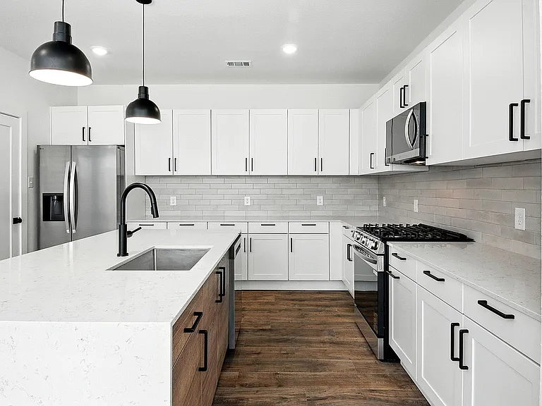 4A | 4 Bed / 2.5 Bath - Gourmet Kitchen