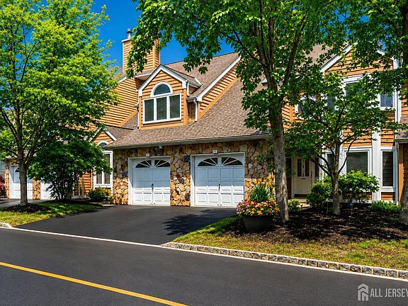 2nd image of 73 Chatsworth Ct