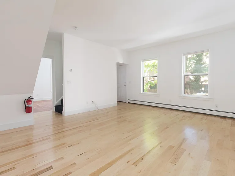 507 Putnam Ave — Photo 5