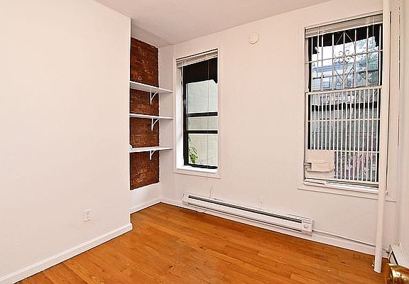3rd image of 526 E 6th St #6
