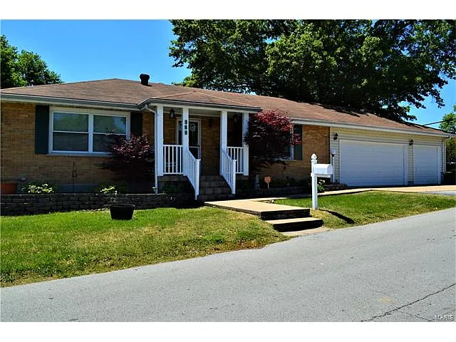 500 Naert Ave photo 1