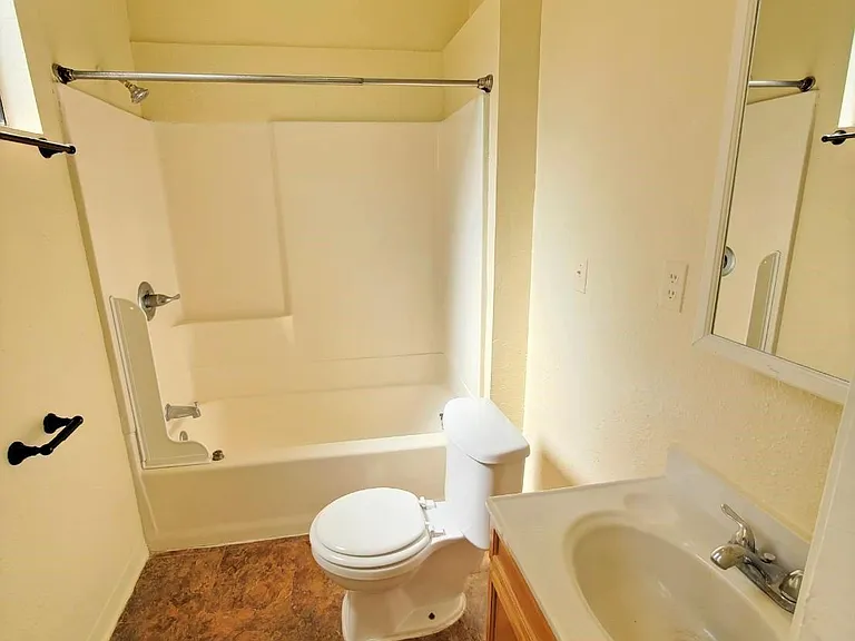 1124 Huntington Dr #H — Photo 13