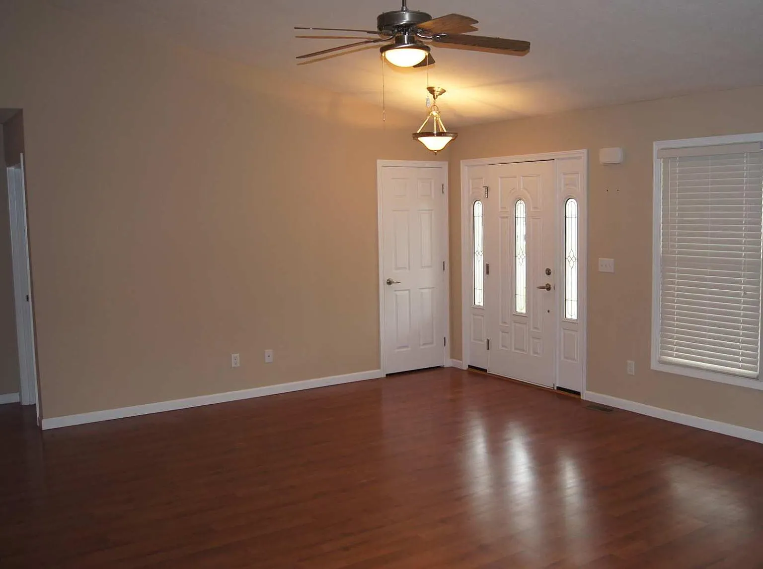 3 bed, 1600 sqft, $1,700 — Photo 4