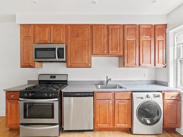 114 Clyde Ave — Photo 13