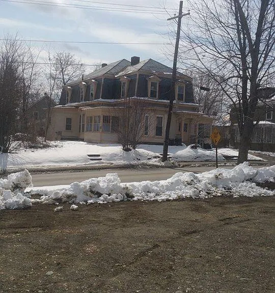 Quiet 4 unit building located just 10 minutes from U Maine c