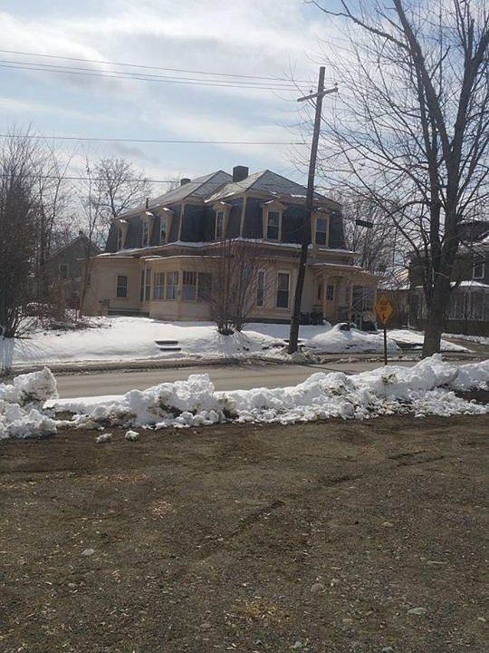 Quiet 4 unit building located just 10 minutes from U Maine c