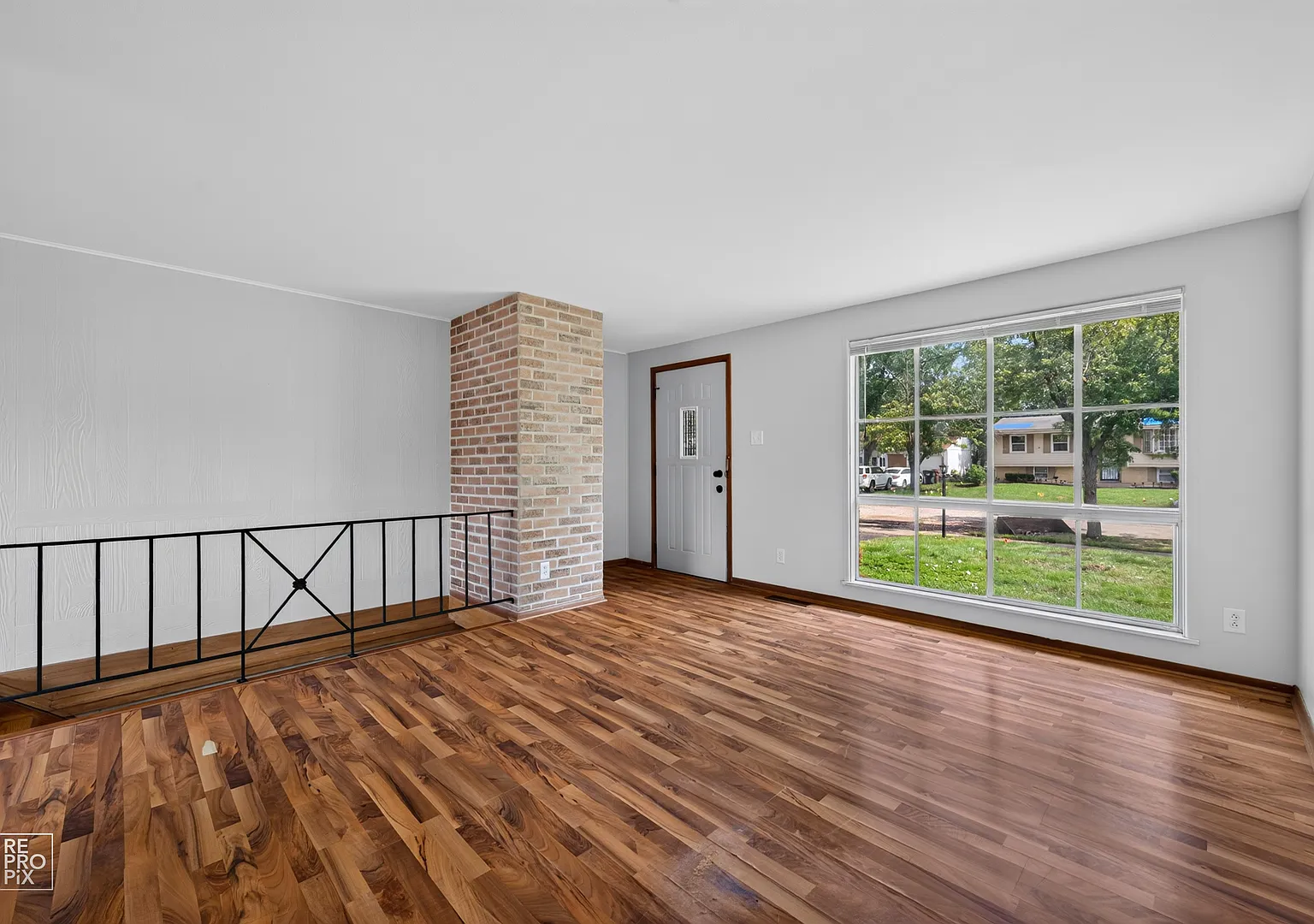 3 bed, 904 sqft, $2,800 — Photo 2