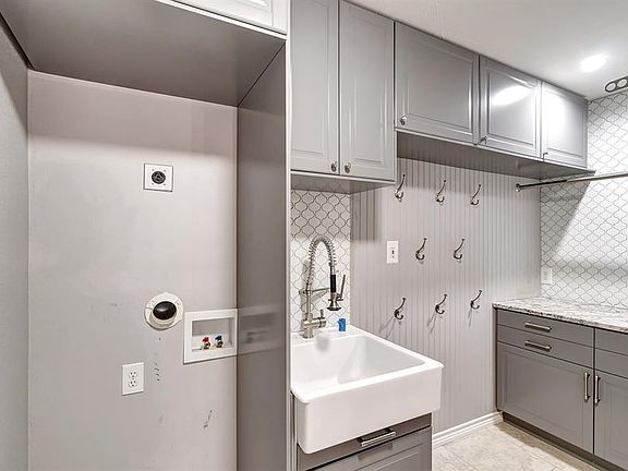 2nd image of 7025 Castle Creek Ct