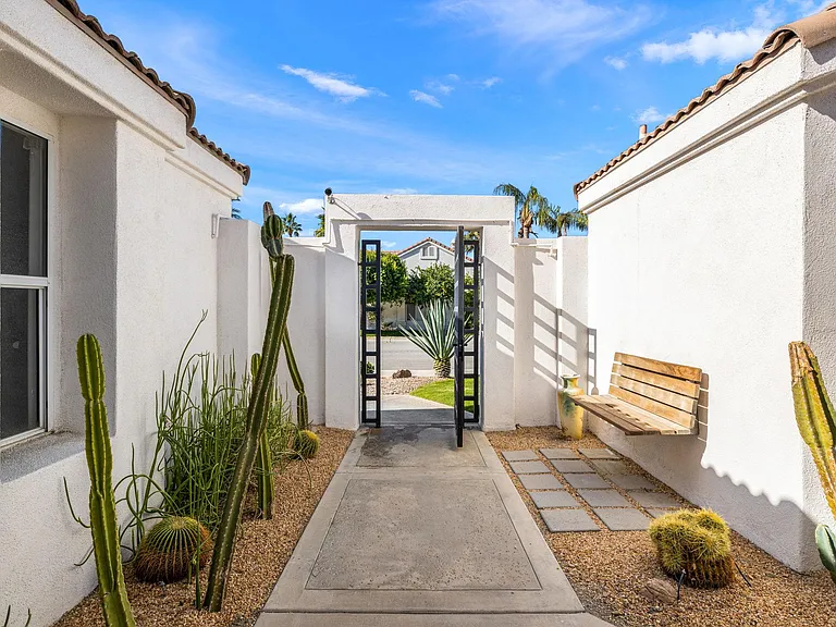 45420 Desert Fox Dr — Photo 16