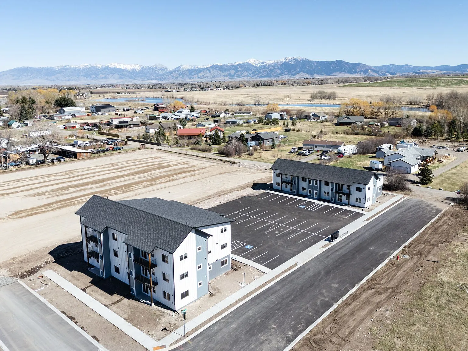 Gateway View Apartments — Photo 2