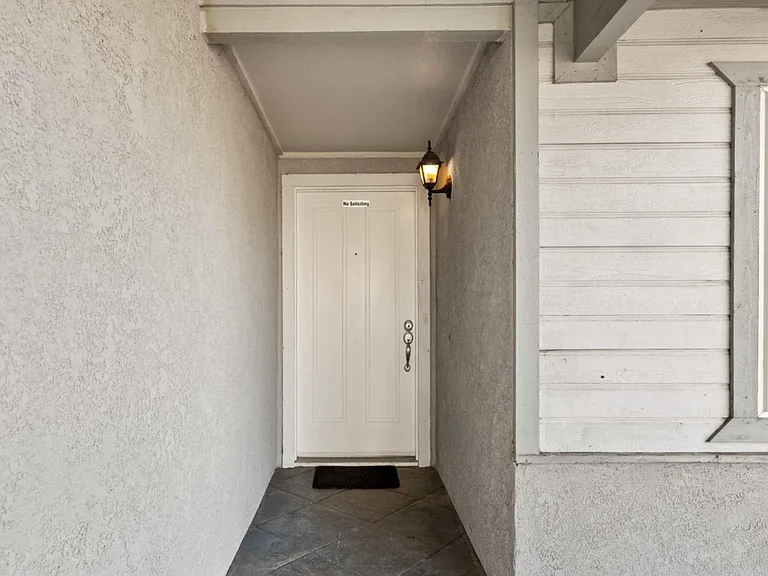 1694 Arrowhead Ave — Photo 4