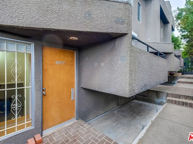 1077 W Kensington Rd #3 — Photo 68