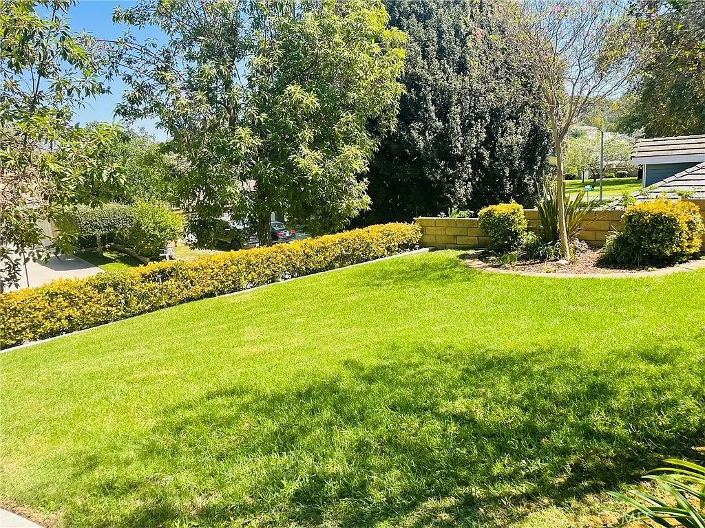 3 bed, 2.5 bath, 2078 sqft, $3,900 — Photo 4
