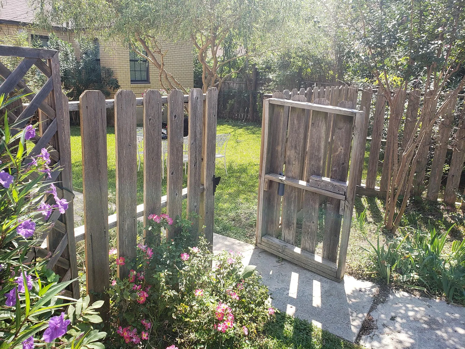 207 W King Ave — Photo 2
