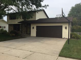 1916 Granger Rd, Manitowoc, WI 54220