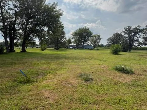 303 Elm St, Pacific Junction, IA 51561