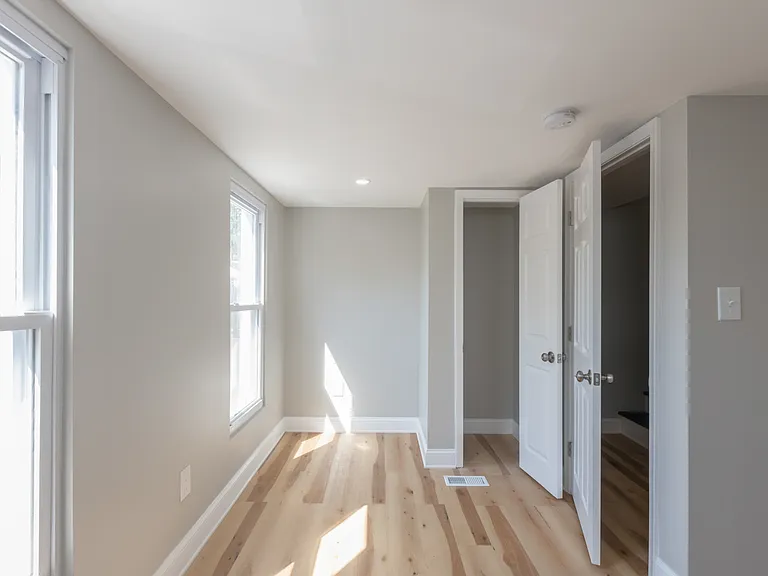 141 Hall St — Photo 13