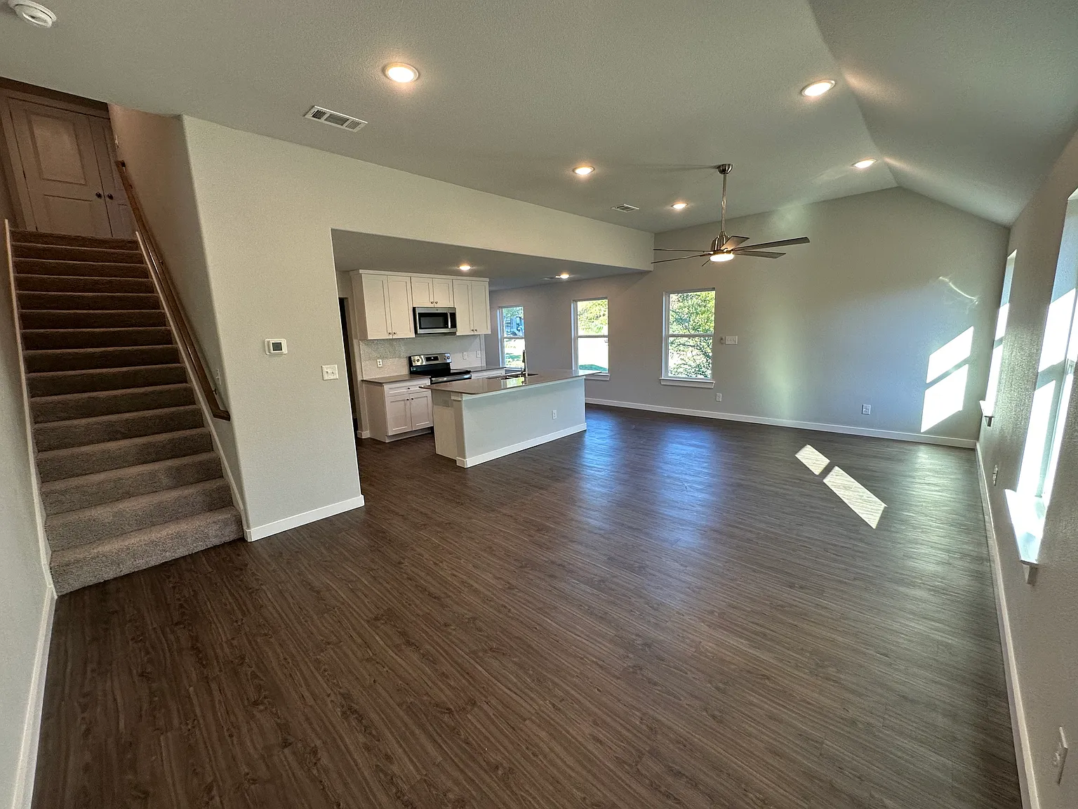 3 bed, 2.5 bath, 1553 sqft, $1,850 — Photo 3