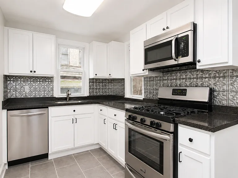 Kitchen with dishwasher
