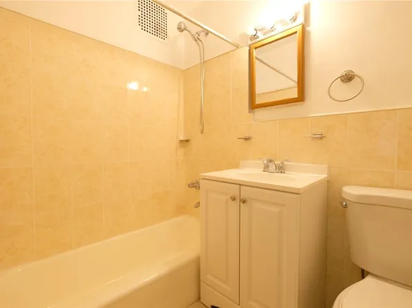 352 East 51st Street image 4 of 6