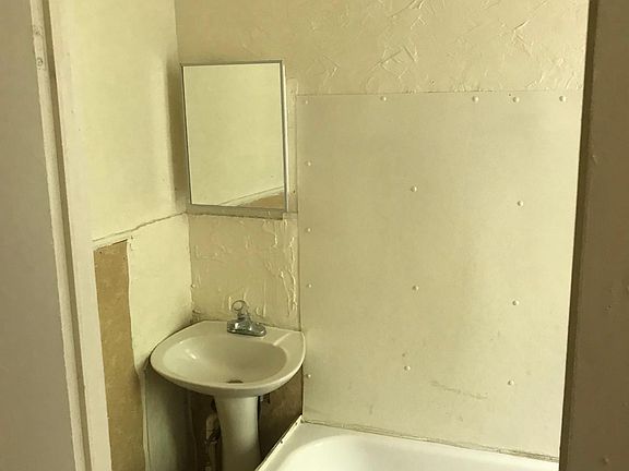5th image of 260 W South St