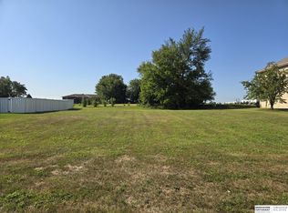 1707 Lake Ridge Dr, Plattsmouth, NE 68048