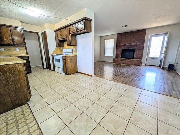 4th image of 126 Pickard Dr