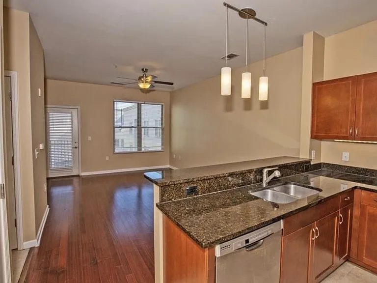 870 Mayson Turner Rd NW — Photo 1