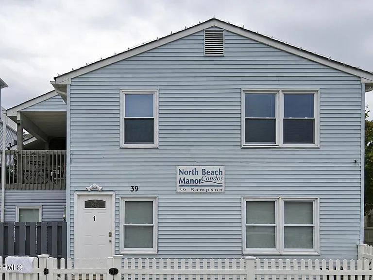 39 Sampson Ave #4 — Photo 2
