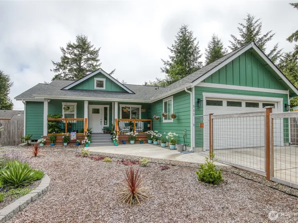 949 Falls of Clyde Lp SE, Ocean Shores, WA 98569