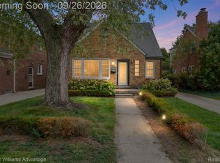 410 Catalpa Dr, Royal Oak, MI 48067