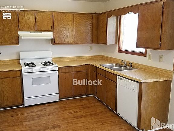 3rd image of 2912 Spruce Cir