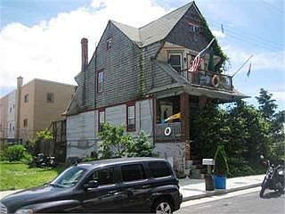 2nd image of 227 S Metropolitan Ave