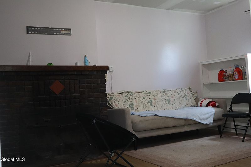 5th image of 212 Ontario Street
