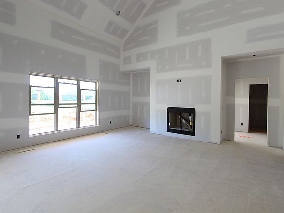5th image of 421 Huntington Dr #112-lot 112