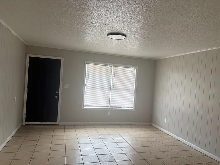 201 E Baldwin St — Photo 1