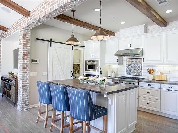 3rd image of 8155 Auberge Cir