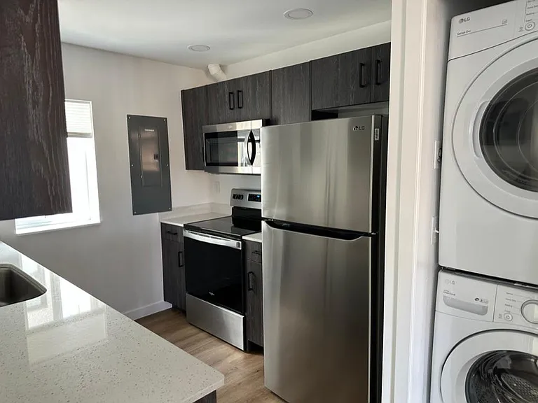 112 5th St #101 — Photo 5