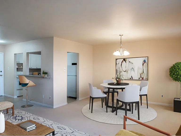 555 River Ave — Photo 3